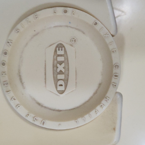 Two Vintage Plastic Dixie Cup Wall Mount Dispensers - Picture 4 of 12